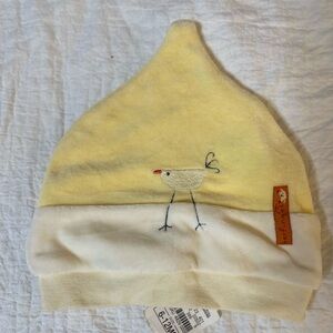 Baby yellow lined hat with 🐥 chick 6-12 months